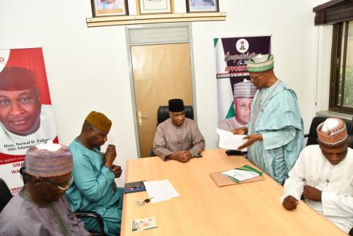 The Committee Chairman delivering his report